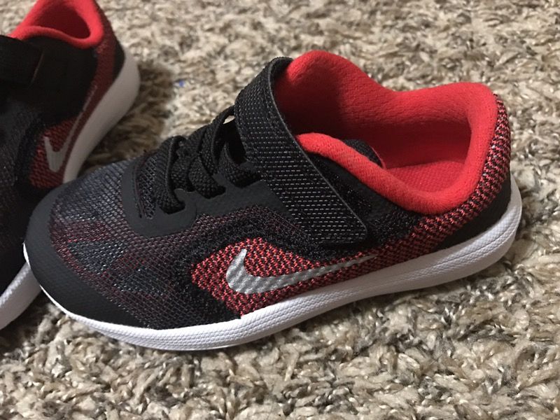 Nike toddler shoes 9c brand new