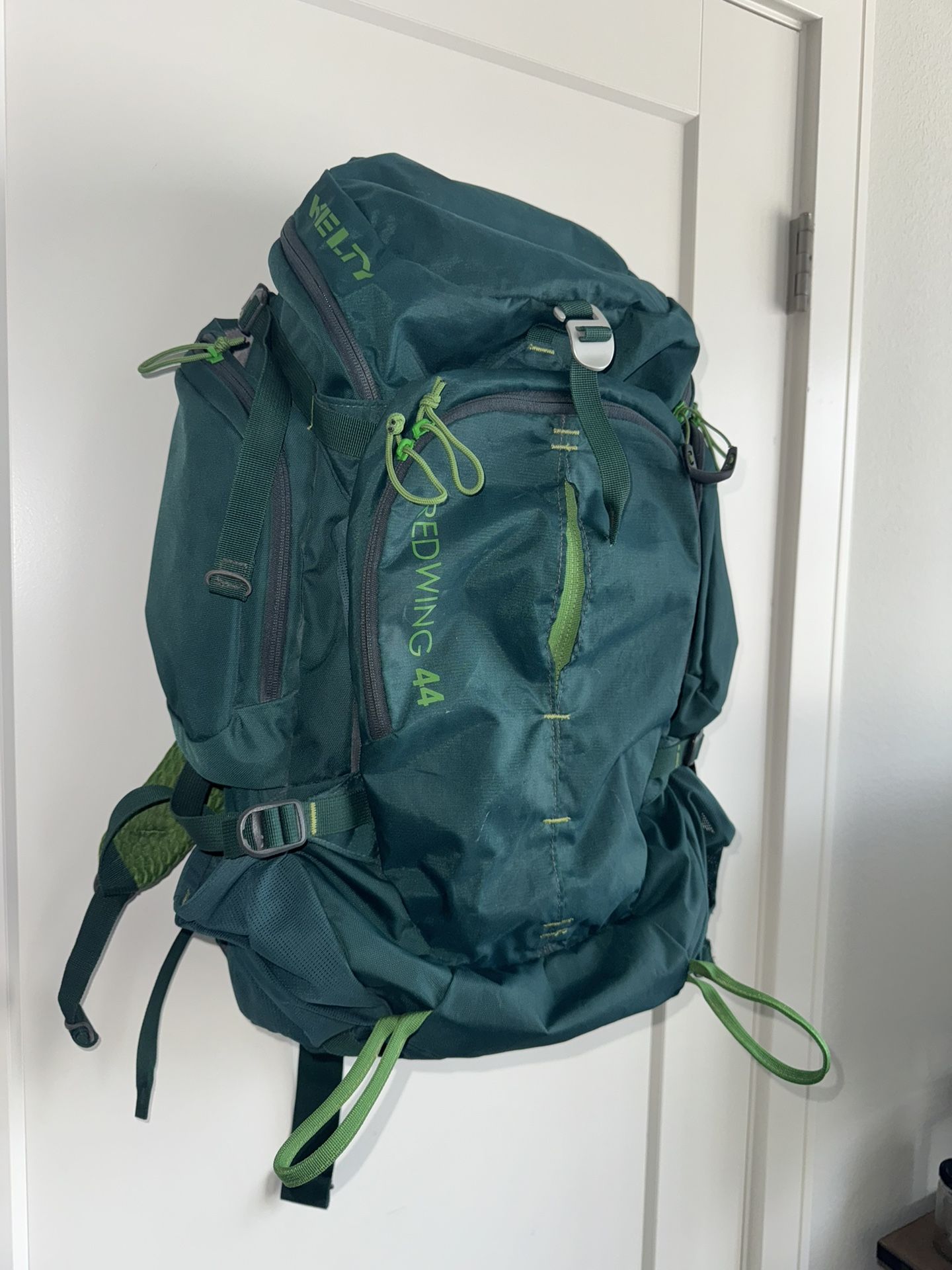 KELTY - Redwing 44 - Women’s Medium - Men’s Small - Hiking Camping Backpack