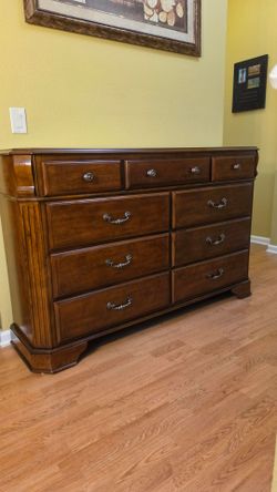 Clean and Nice traditional 9-Drawer Dresser.