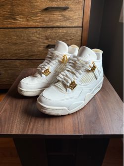Jordan 4 Metallic Gold (Women’s 9)
