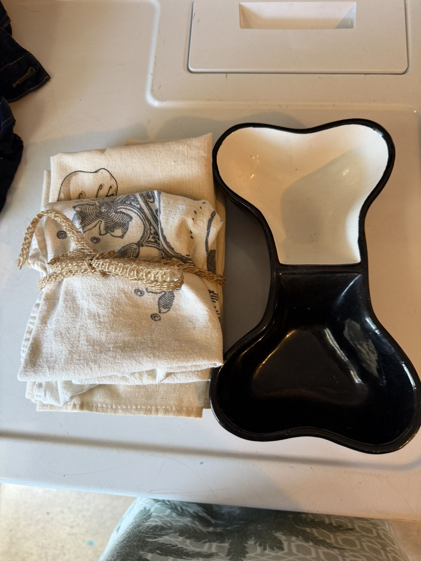 Doggie Set Incudes Ceramic Dog None Feeding Dish And 5 Cloth Dog Napkins