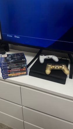 PS4 Slim + Controllers + Games
