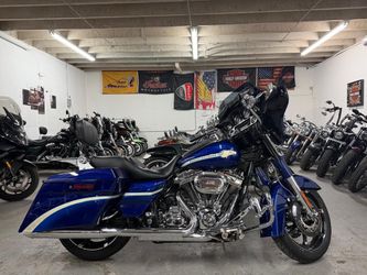 2010 Harley-Davidson FLHXSE CVO Street Glide