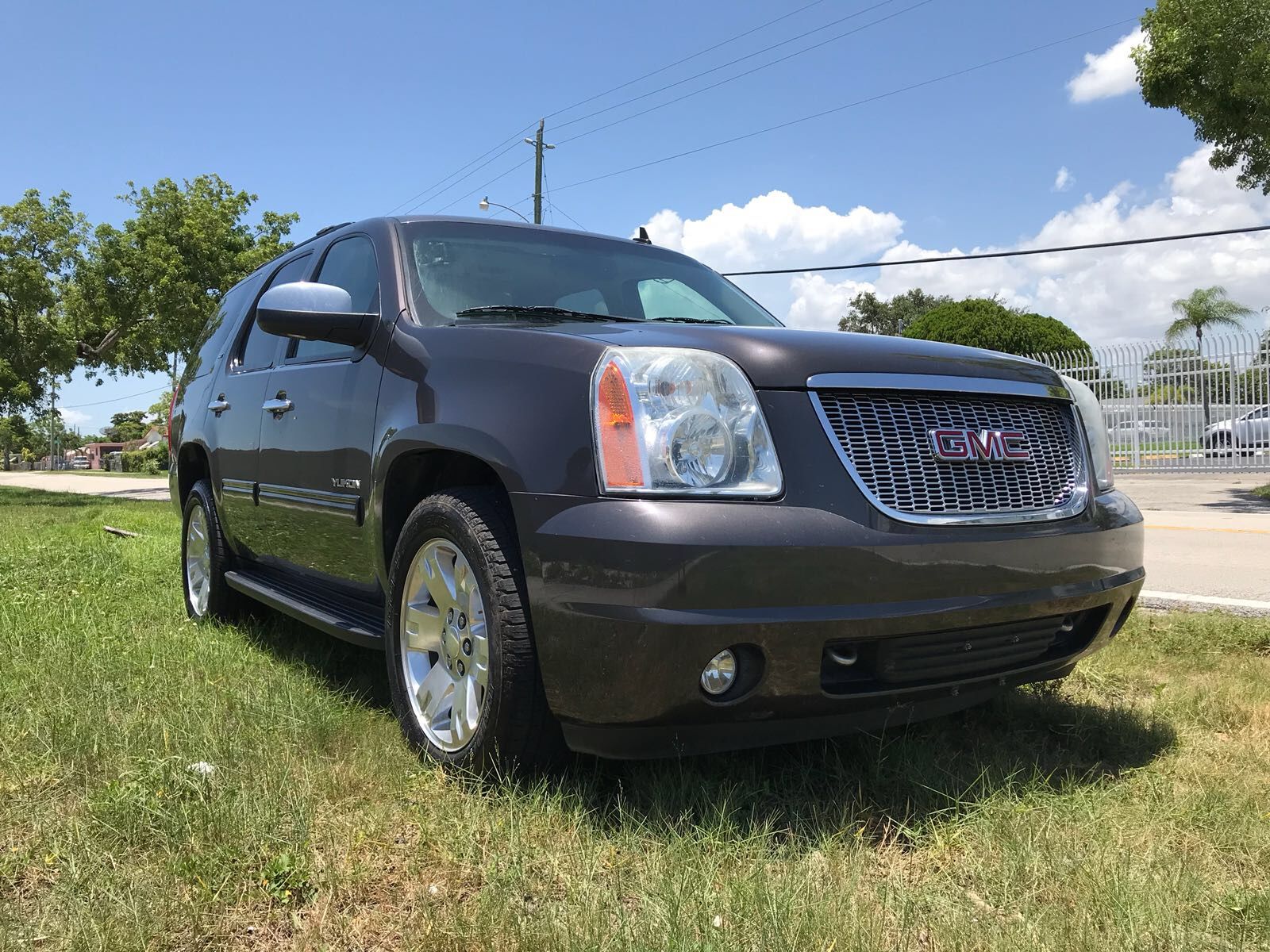2️⃣0️⃣1️⃣1️⃣ <<<STUNNING >>GMC YUKON SLT