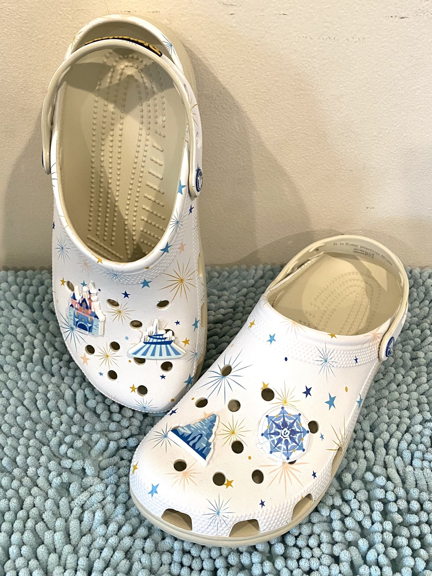 Disneyland Parks Icons Crocs M10/W12
