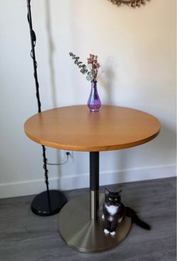 Small West Elm round table