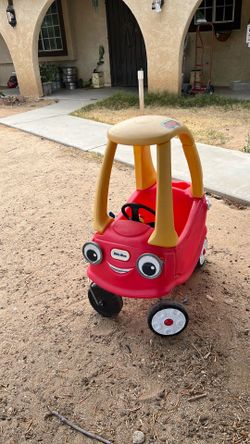Little likes car