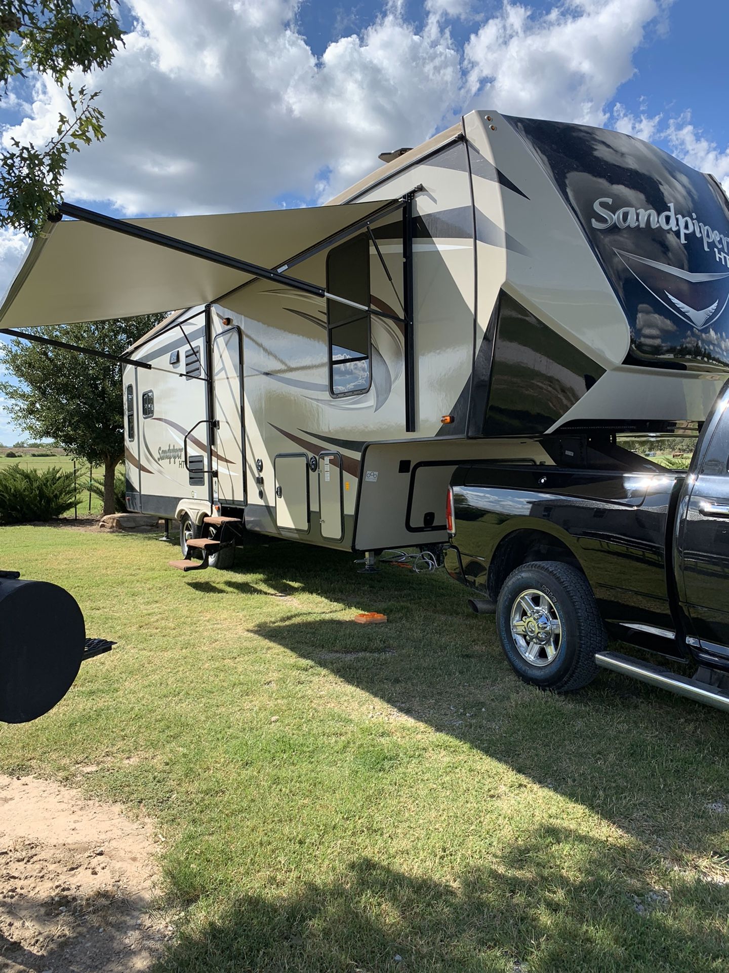 2018 Forest River HT 3250IK Sandpiper Fifth Wheel