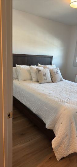 Queen Bed Frame with Mattress, Box Spring and Pillows/Sheets