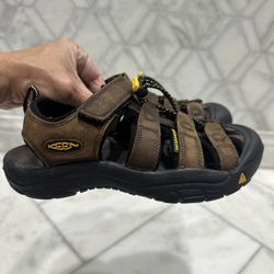 Size 3 Youth Boy Keen Newport H2 Closed Toe Sandals