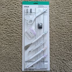 NEW Cricut Essential 7 piece tool set with trimmer scoring blade stylus tweezers spatula scissors