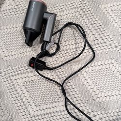 Foldable blow dryer