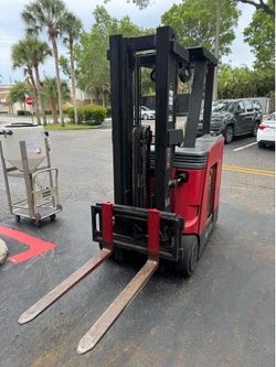 Fork lift