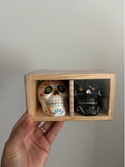 Skull wax warmer and figurines /Dia de los Muertos figurines