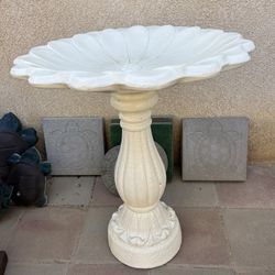 New Bird Bath Made Out Of Cement Perfect Gift 🎁 