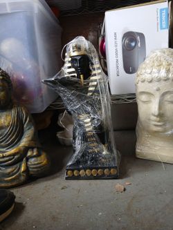 Figuring ceramic home decor