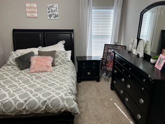 Black bedroom suit