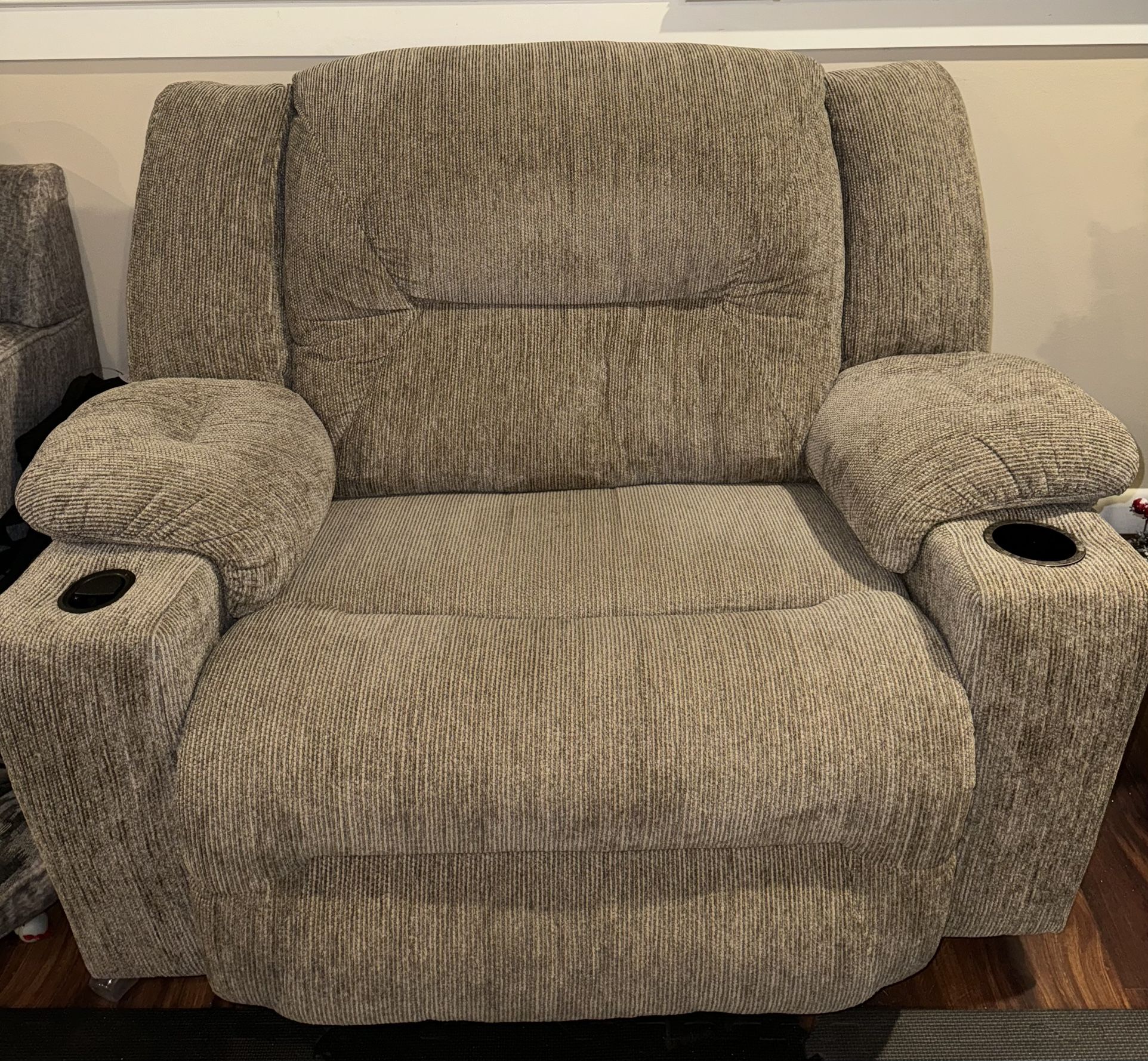 2 Large Recliners