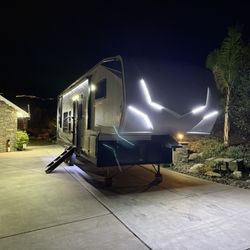 Eclipse Iconic 5th Wheel