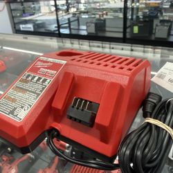 Milwaukee M12/M18 Battery Charger (WMP015392) 🔌