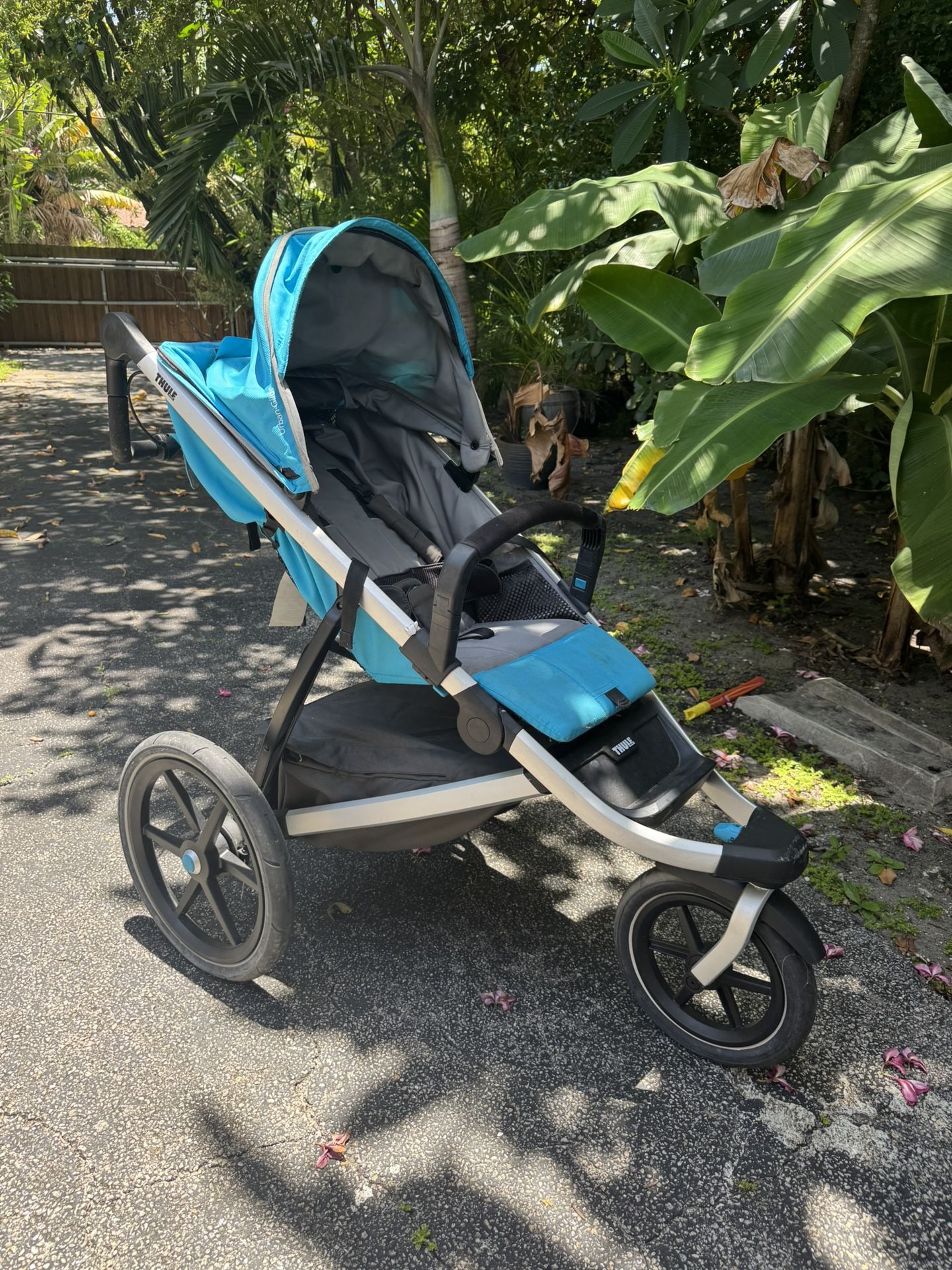 Thule jogging stroller