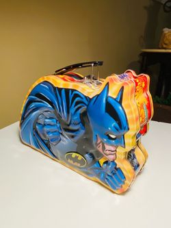 Beautiful Vintage Batman 3D Embossed Tin Lunch Box. 11”x7”x3”