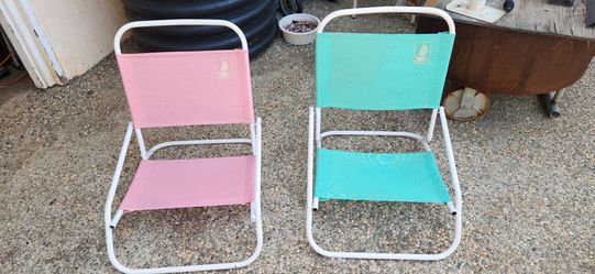 Folding beach chairs -easy to carry