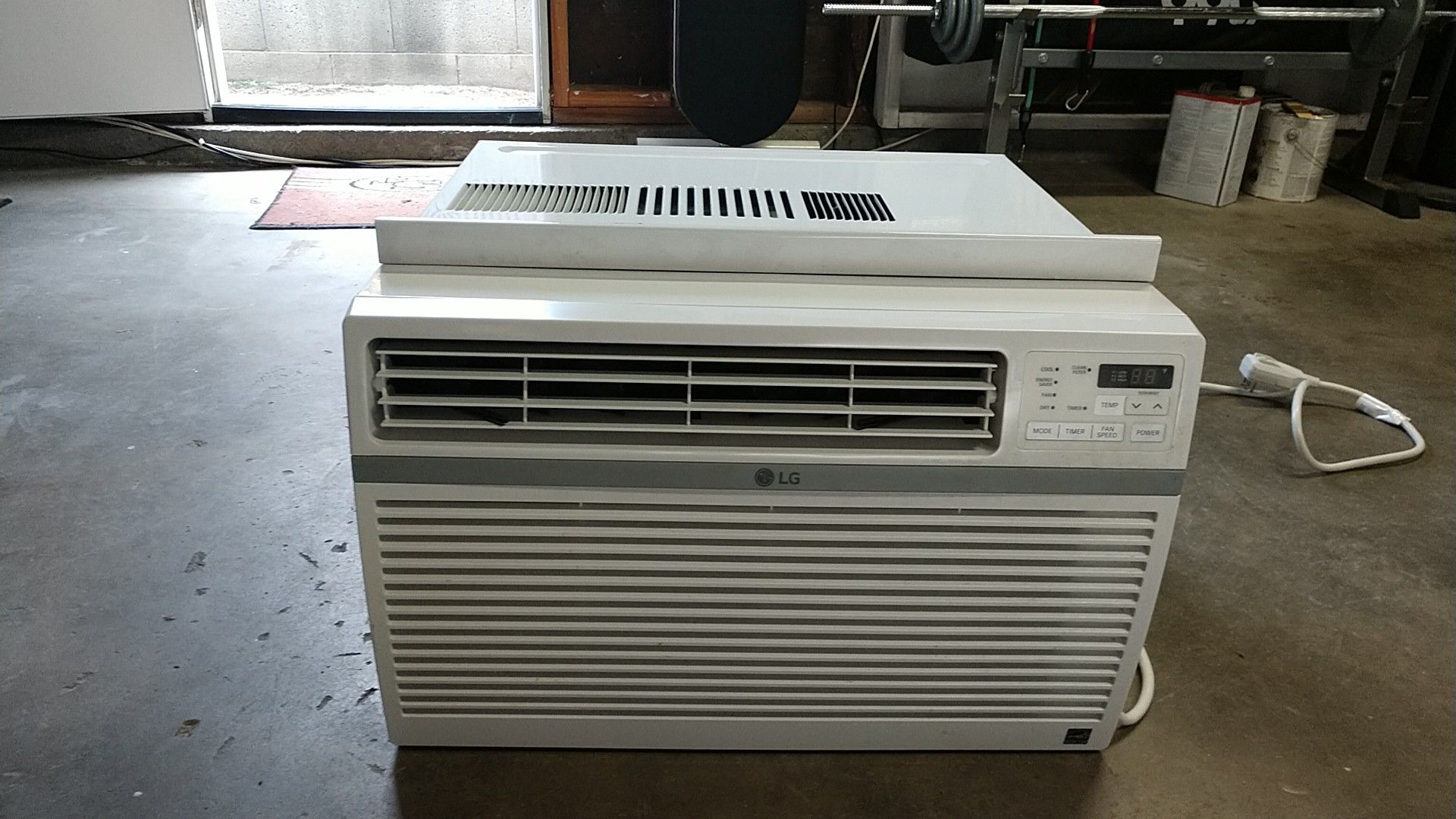 LG Air conditioner 12,000 BTU model LW1216ERY7