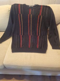 SWEATER, SIZE MEDIUM 