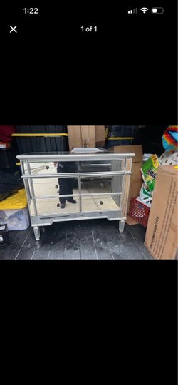 dresser/buffer table