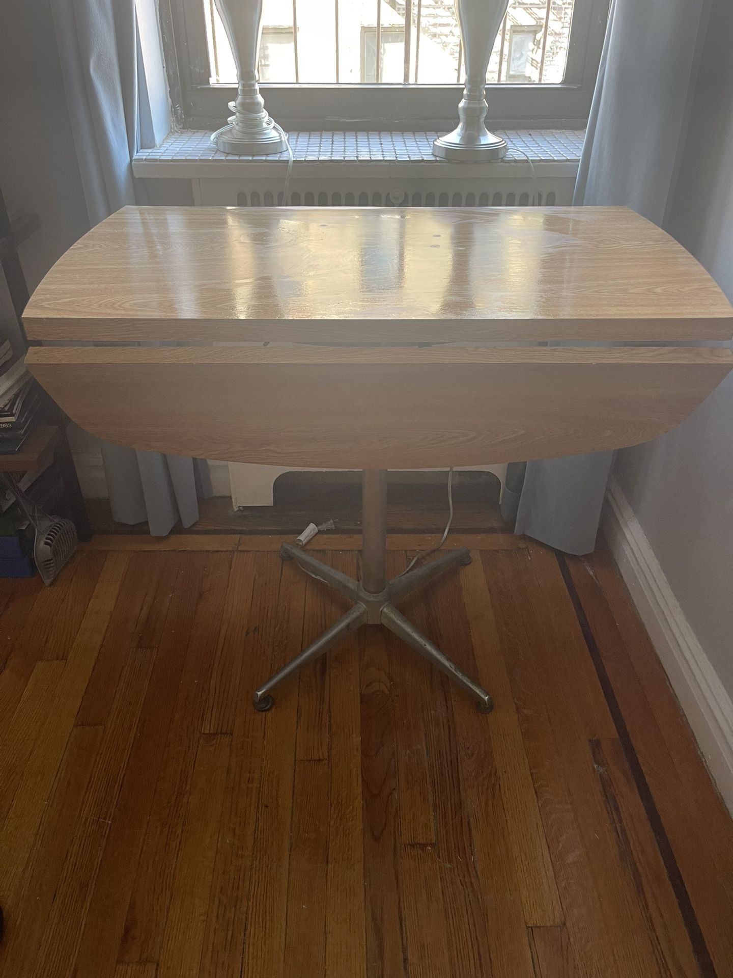 Extendable Formica Table