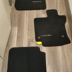 Toyota Venza OEM Floor Mats