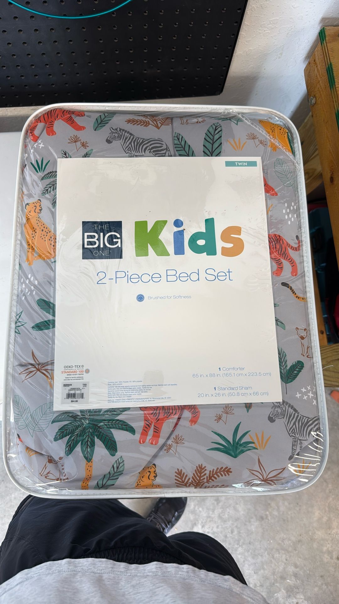 NWT Twin safari Comforter & Pillowcases