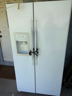 Hotpointe Refridgerator freezer