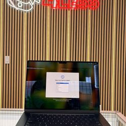 MacBook M3 2024 512gb 