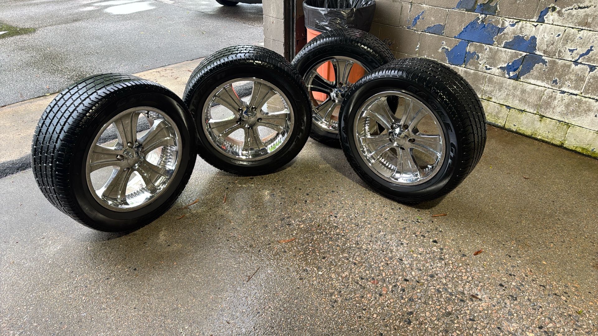 Set of P285/50R20 Tires With 5 Lug Rims