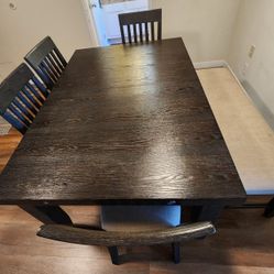 Dining Table Set for Sale – Solid Wood, Modern Style.$200