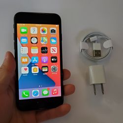 iPhone 7 - UNLOCKED - Like New  