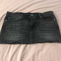 Levi’s Black Mini Skirt Size 31