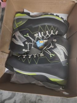 Asolo Alta Via GV Mountaineering Boots in the Black/Green