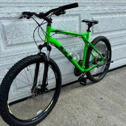 GT Mountain Bike Size Xlarge Wheels 27.5 Speeds 24 Disc Brakes Fatboy Wheels 
