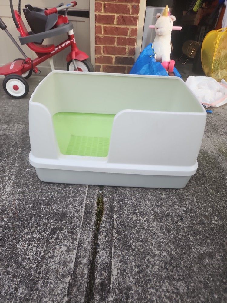 Litter Box XL Size Brand Breeze , Excellent System.