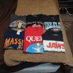 4 Concert +2 T-shirts/(1)JAWS/(1)Massive (Medium)