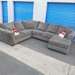 Modern sectional couch gray, 🛋 very clean 🛋
