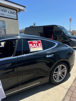 Tesla model S for parts or repair - damaged