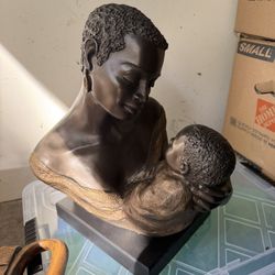 Mother and Child Bronze Sculpture – Elegant African Art