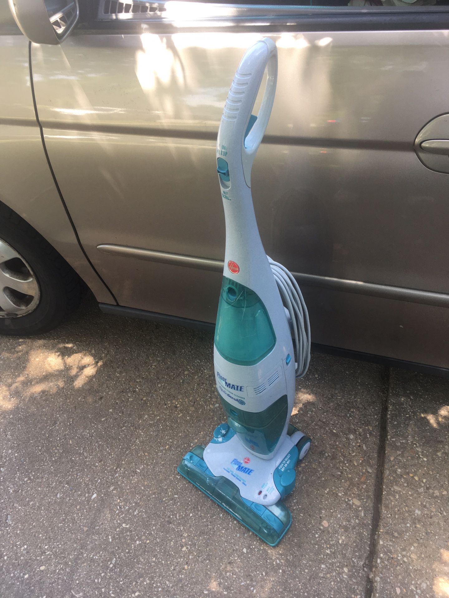Very nice Hoover flat floor scrubber only $40 firm