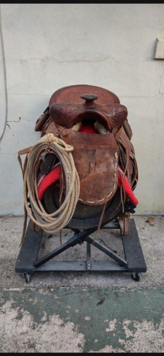 Horse Saddle (Item Is Available)