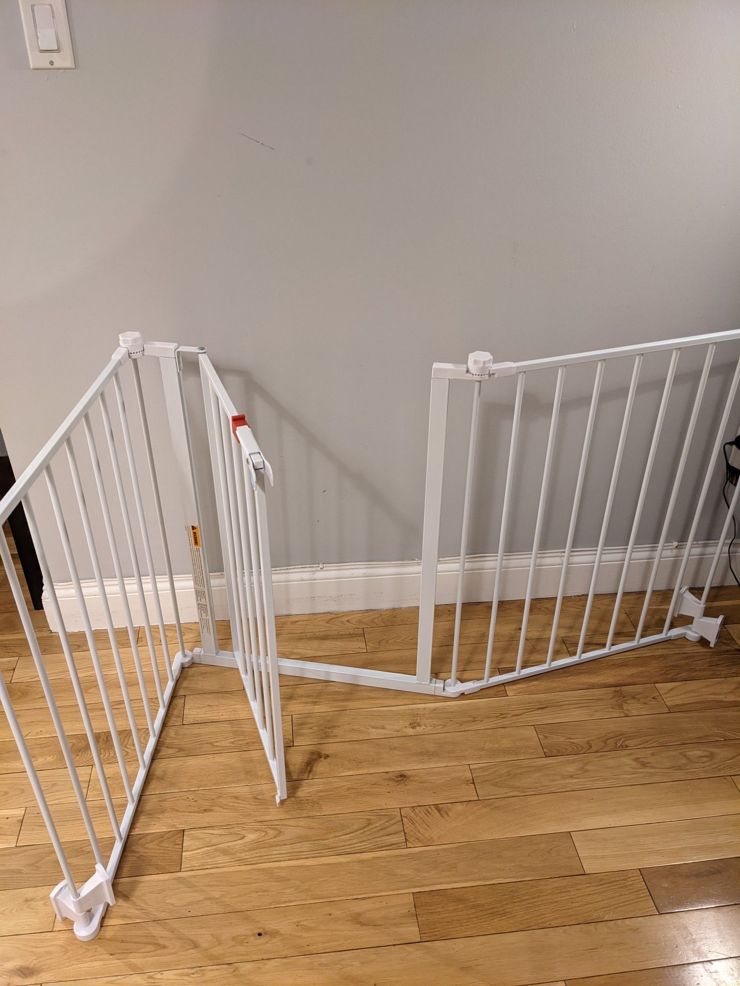 Super Wide Tri-Fold Gate (Baby or Pet)