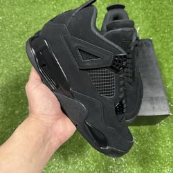 Black Cat Jordan 4 